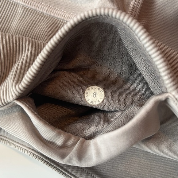 Lululemon Wunder Gray Leggings. - Picture 5 of 5